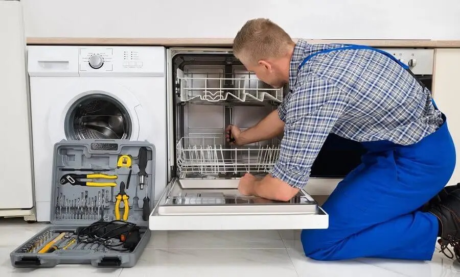 Kocaali İmmergas servisi teknisyen ekibi beyaz eşya tamiri yaparken